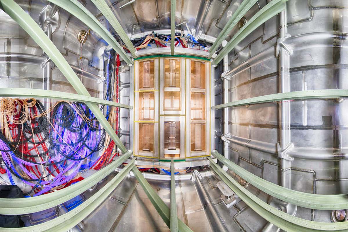 35-ton-capacity Prototype cryostat for LBNF / DUNE, Anode Plane Assemblies - Construction of the DUNE 35-ton prototype detector